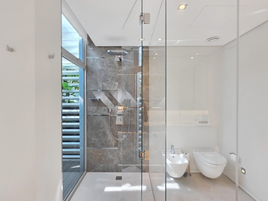 5 Bedroom Property for Sale in Fresnaye Western Cape